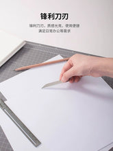 Load image into Gallery viewer, Deli Cutter Blades 10 pcs per box -  30° Tip / 7 Tips, Spare Blade Knife Refill (Small Size) 得力美工刀片 10片装 30度尖头 7刀头 耐磨耐用
